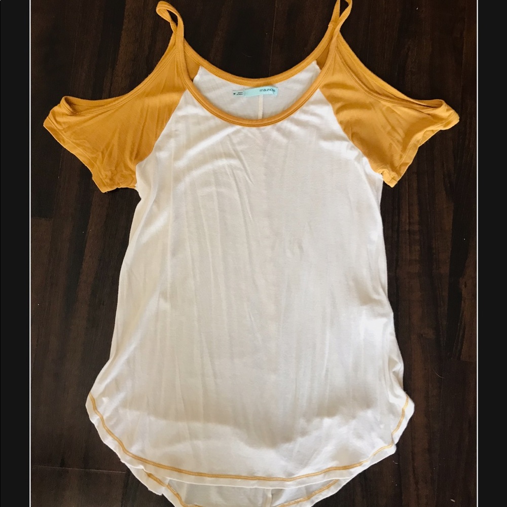 Dark yellow & white shoulder cut-out tee 💛🤍